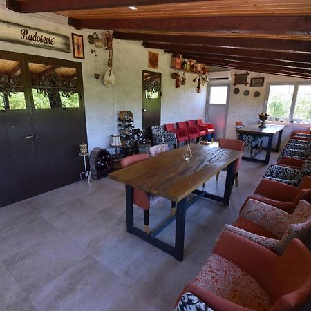 Airport Apartments Tri Hrasta Подгорица Экстерьер фото