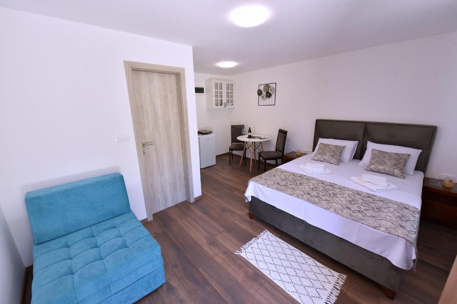 Airport Apartments Tri Hrasta Подгорица Экстерьер фото